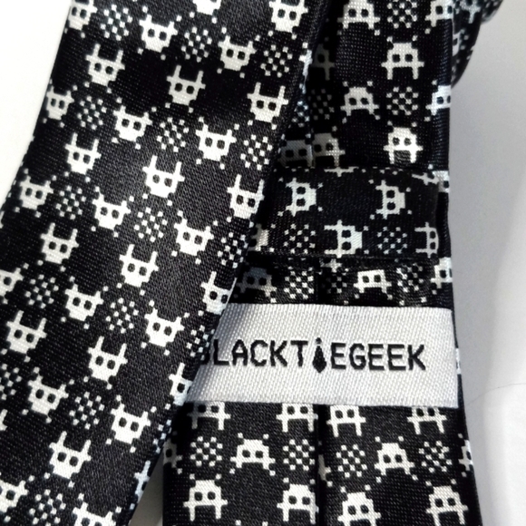 Atari Space Invader Tie designed by BlackTieGeek Blk & Wht Skinny Tie. - Picture 4 of 4